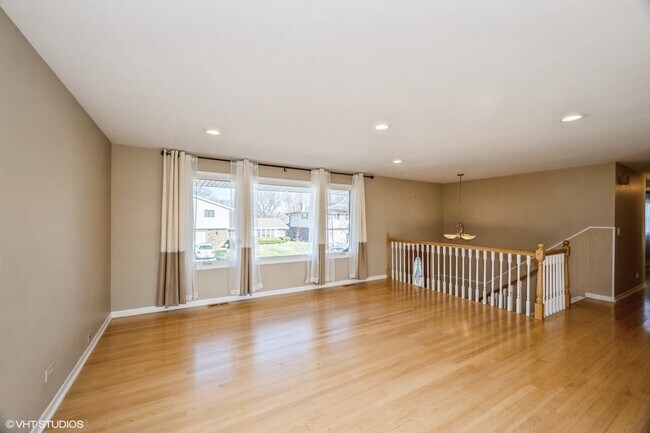 Foto del edificio - 829 Pinehurst Ln