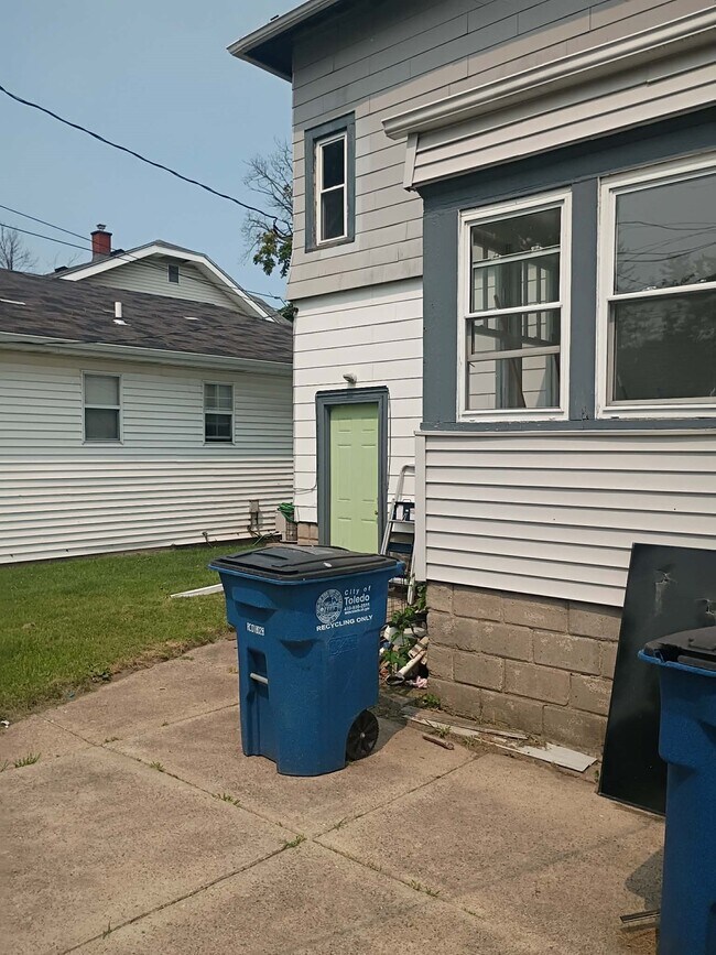 Foto del edificio - 1534 E Broadway St