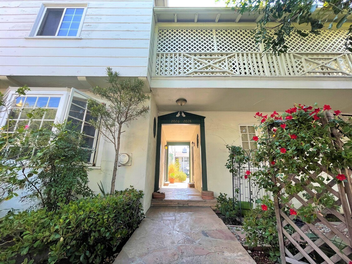 104 Apartments for Rent in Beachwood Canyon, CA Westside Rentals