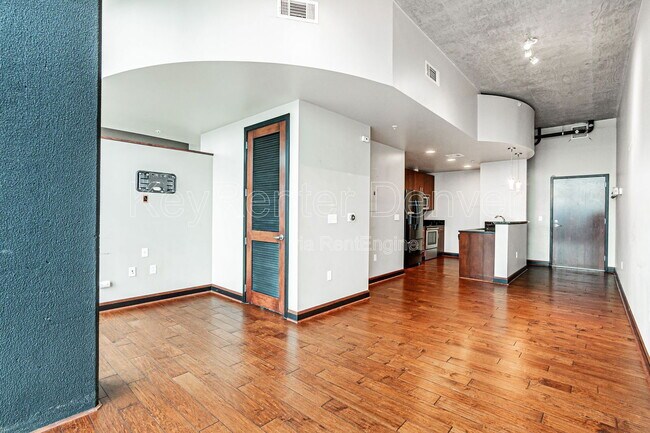 Foto del edificio - 1700 Bassett St