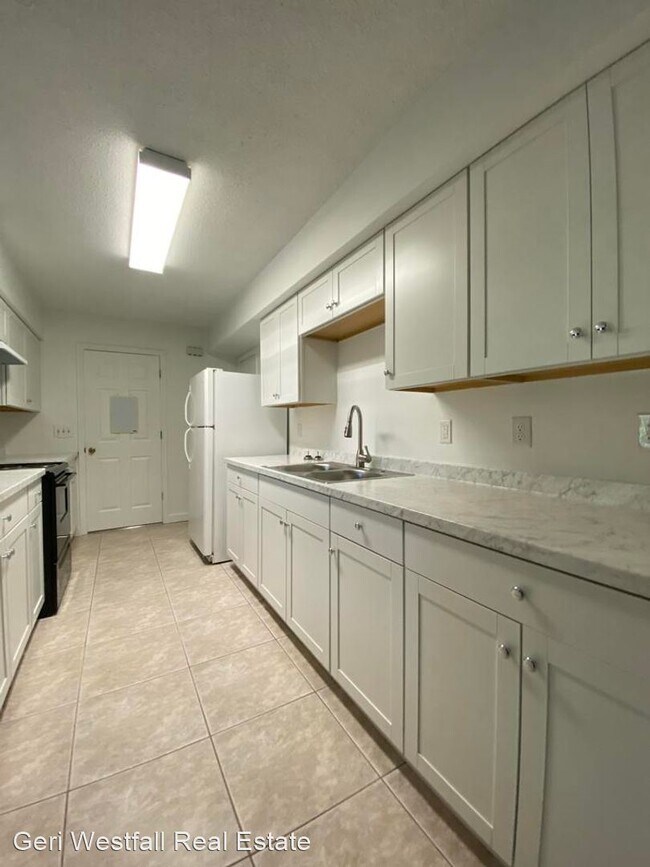 Foto del edificio - 3 br, 2 bath House - 1681 Airport Rd.