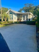 Building Photo - 1219 Thomas Dr
