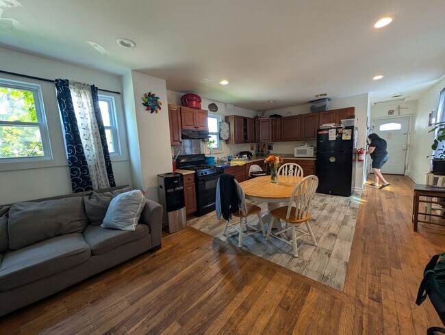 Foto del edificio - 1418 Mattison Ave