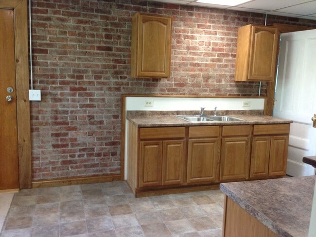 Building Photo - 2130 Avon Geneseo Rd