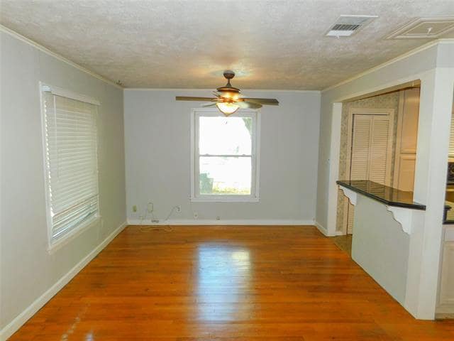 Building Photo - 2216 Palmer Dr