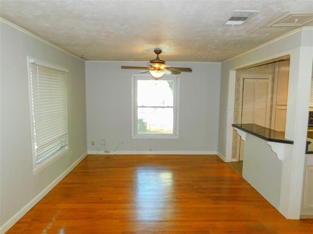 Foto del edificio - 2216 Palmer Dr