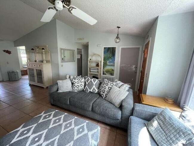 Foto del edificio - 906 Black Pine Ct