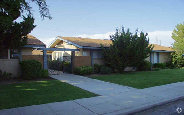 Building Photo - 81-89 W Santa Ana Ave