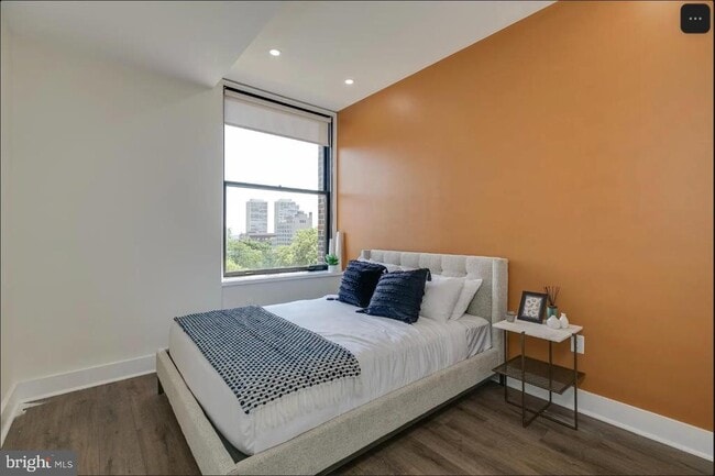 Foto del edificio - 150 S Independence Mall W