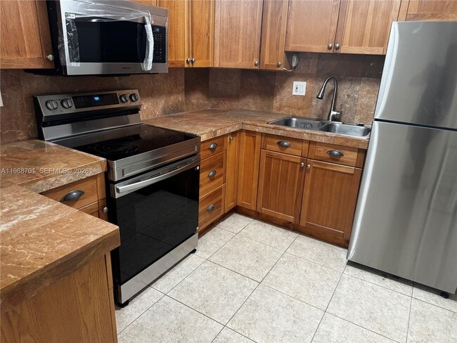 Building Photo - 1913 S Ocean Dr