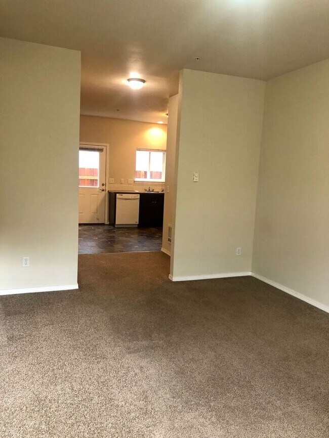 Foto del edificio - 6923 N Fessenden St