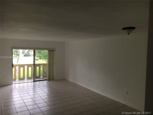 Foto del edificio - 7430 Miami Lakes Dr