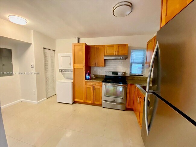 Foto del edificio - 8931 NW 16th Ave