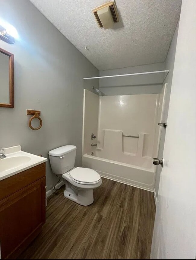 Building Photo - Charming 2-bedroom in heart of Muncie on A...