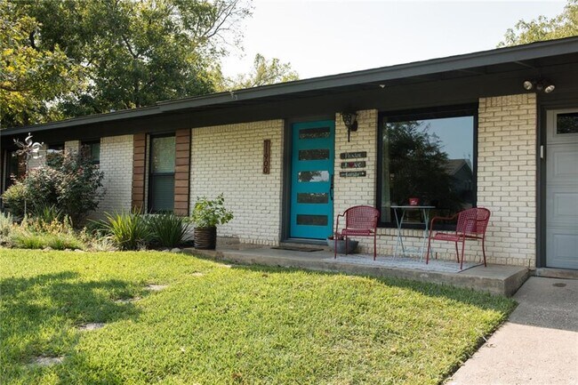 Building Photo - 11900 Spring Hill Dr