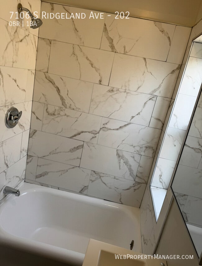 Building Photo - 7106 S Ridgeland Ave