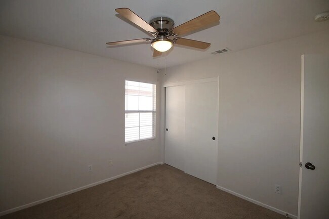 Foto del edificio - 1376 Little Lake St