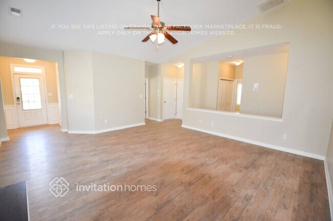 Foto del edificio - 3004 Golf Creek