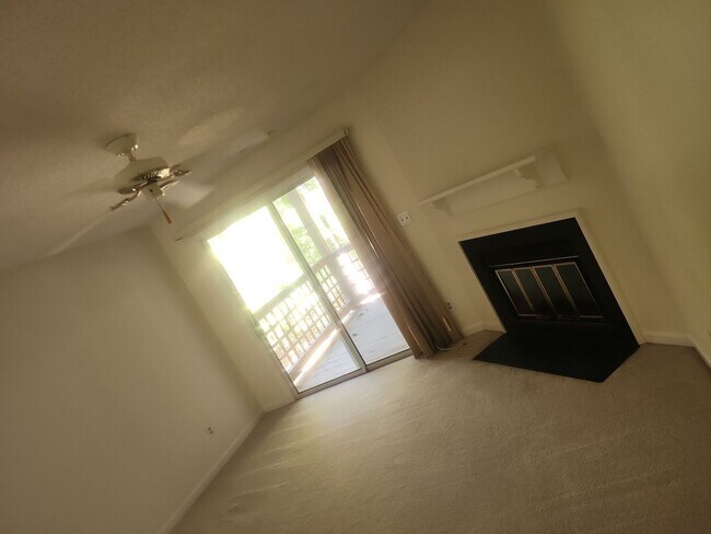 Foto del edificio - 4100 Sedgewood Dr