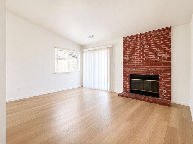 Building Photo - 245 Voyager Dr