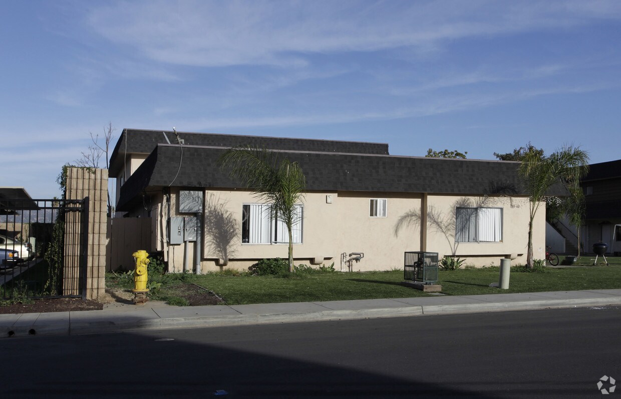 Foto del edificio - 734-740 Elder Pl
