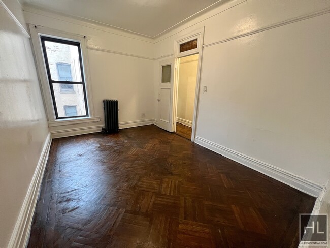 Building Photo - 3BR Flex 4BR 1300sft. Pre-War Next To Brow...
