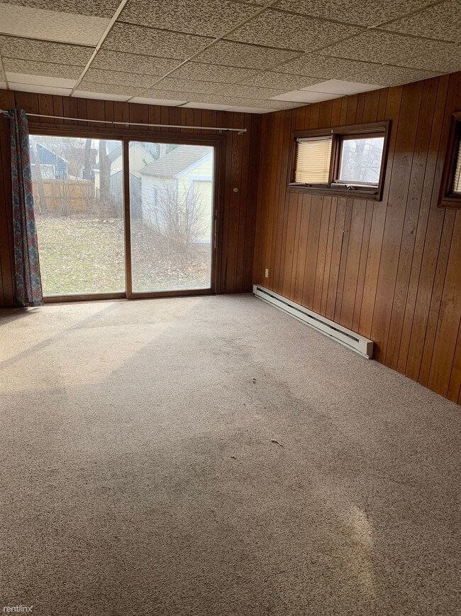 Foto del edificio - 4 br, 1.5 bath House - 648 Gunson St