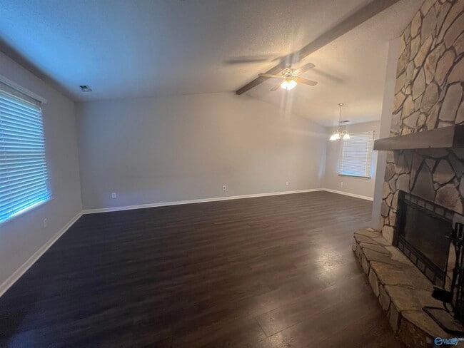 Building Photo - 1008 Brighton Cir SE