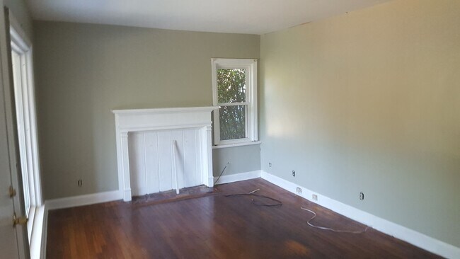 Foto del edificio - 3Bed Room, 1 Bath Brick Ranch Style Home