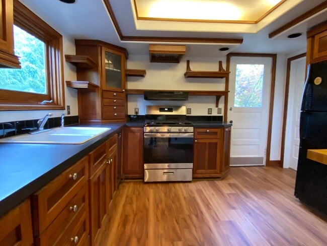 Building Photo - 4 bed 2 bath home in NE Portland for Rent