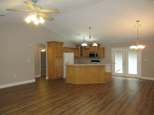Building Photo - Beautiful 3/2 in Milton