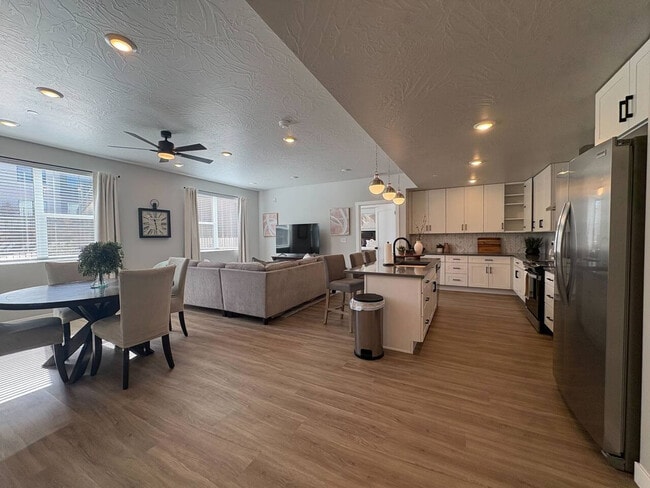 Foto del edificio - 206 N Chapparell Dr