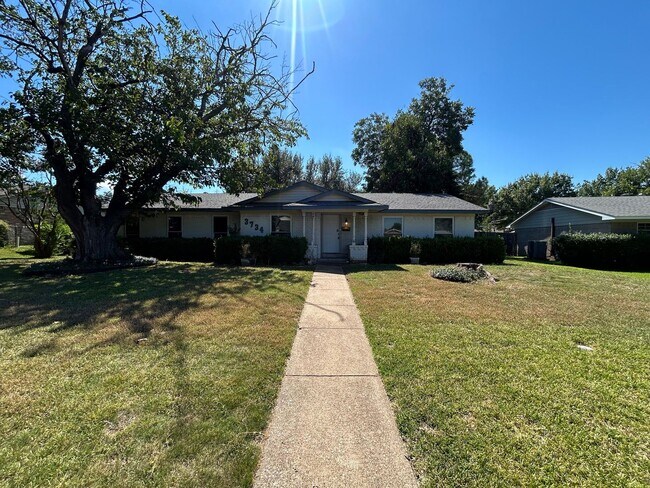 Foto del edificio - 3734 Clubway Ln