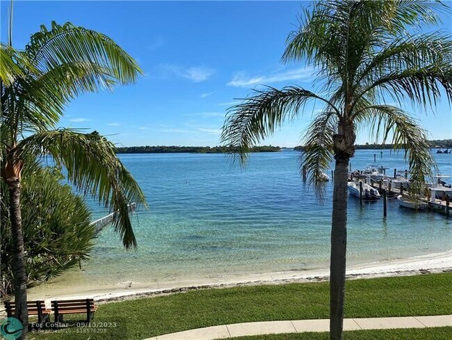 Foto del edificio - 742 NE 20th Ln