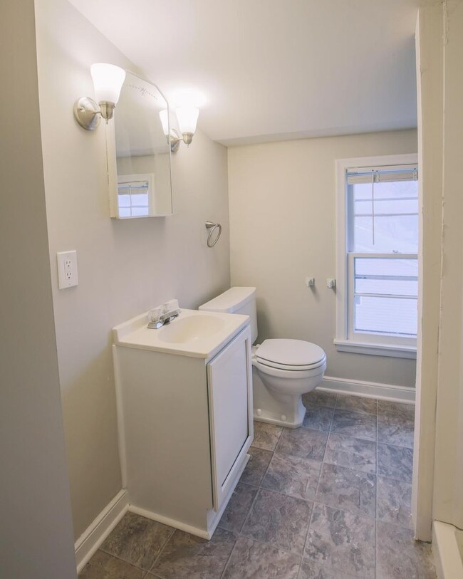 Building Photo - 3 Bed | 3 Bath Home in Desired Location - ...