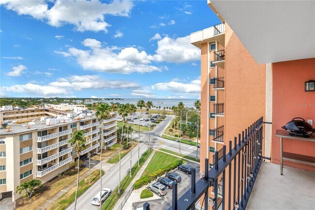 Foto del edificio - 1120 N Shore Dr NE