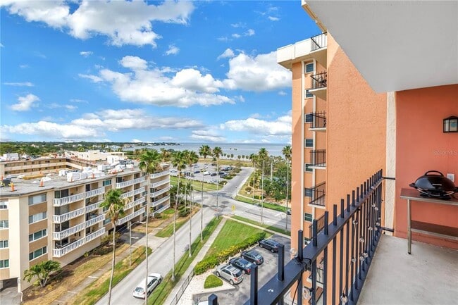 Building Photo - 1120 N Shore Dr NE