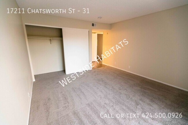 Foto del edificio - 17211 Chatsworth - Gorgeous, fully renovat...