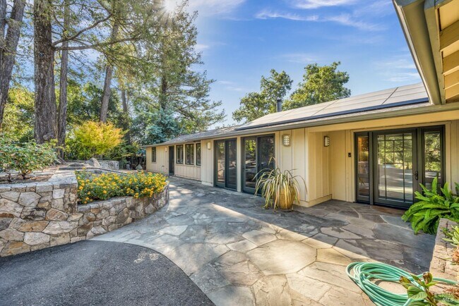 Foto del edificio - 516 Meadowood Ln