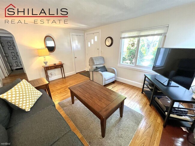 Building Photo - 2 br, 1 bath House - 12 Pershing Rd