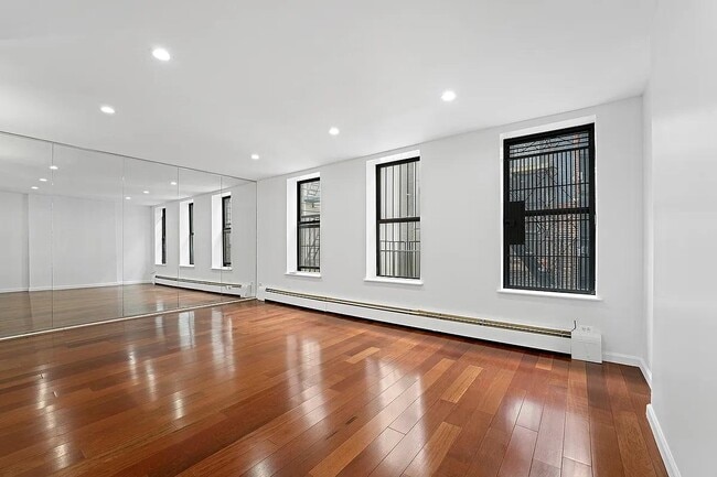 Building Photo - 58 W 106th St