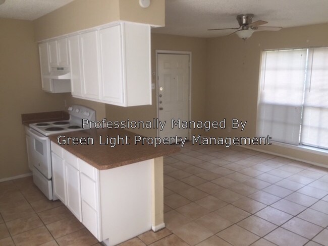 Building Photo - 8020 Cambridge Cir