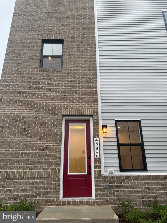 Building Photo - 43336 Farringdon Sq