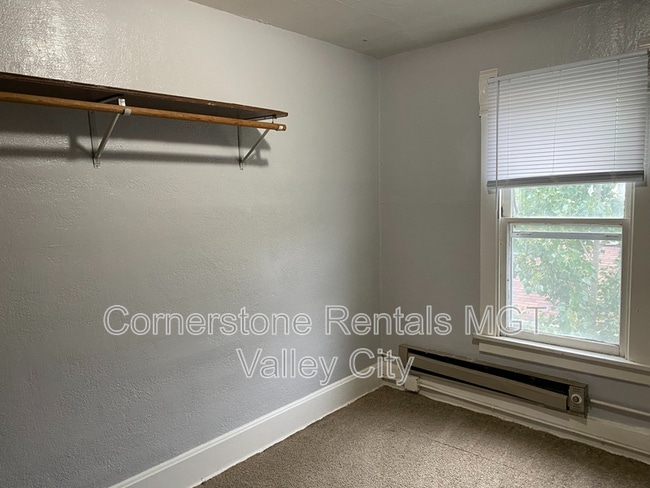 Building Photo - 205 3rd Ave SE