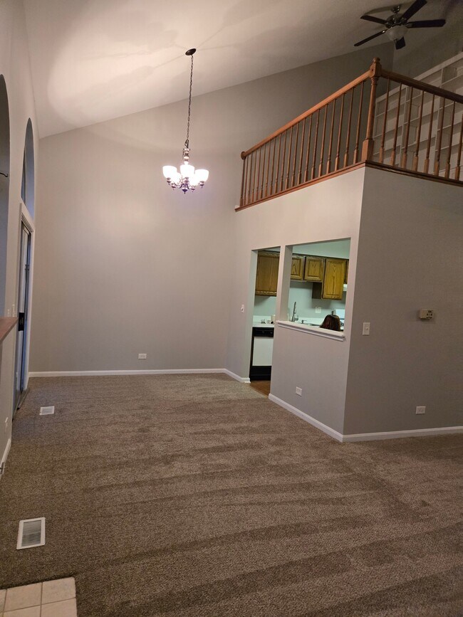 Foto del edificio - 725 Ripple Brook Ln