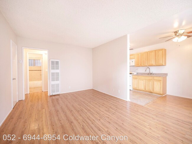 Foto del edificio - 6944-6954 Coldwater Canyon Ave