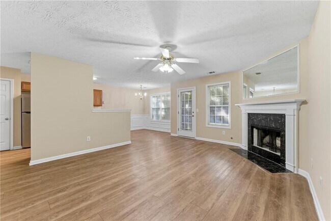 Building Photo - 2088 Manhattan Pkwy