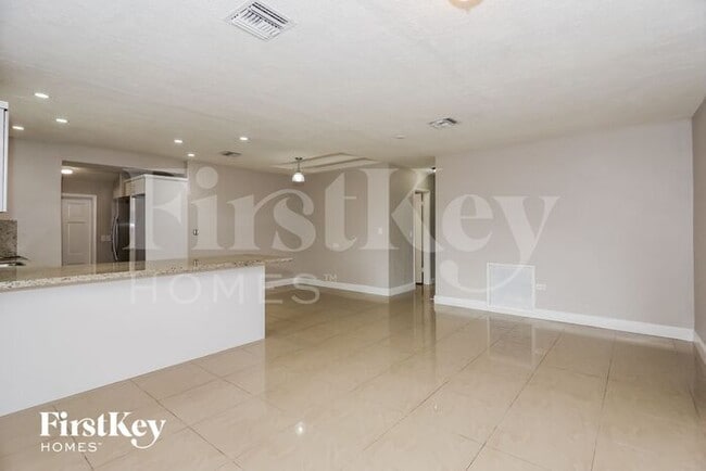 Building Photo - 7521 Granada Blvd