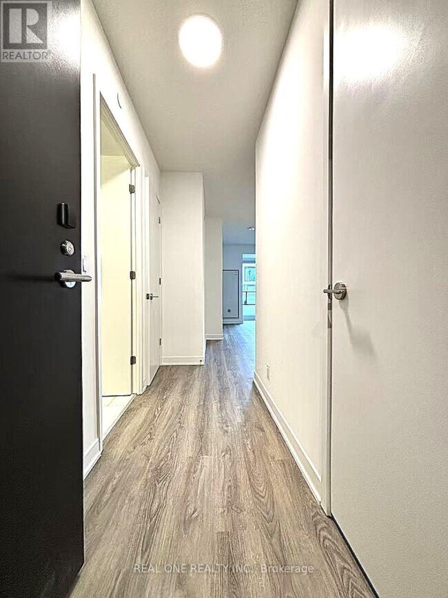 Photo du bâtiment - 180 Front St E