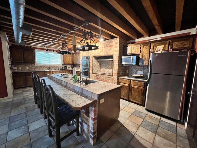 Foto del edificio - 130 N Jab